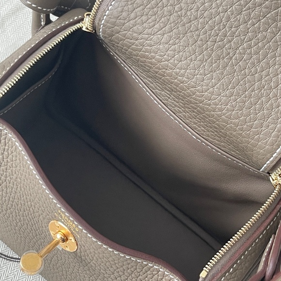 NEW 2024 Hermès Etoupe Mini Lindy 20 GHW - New with Box. - Picture 7 of 12